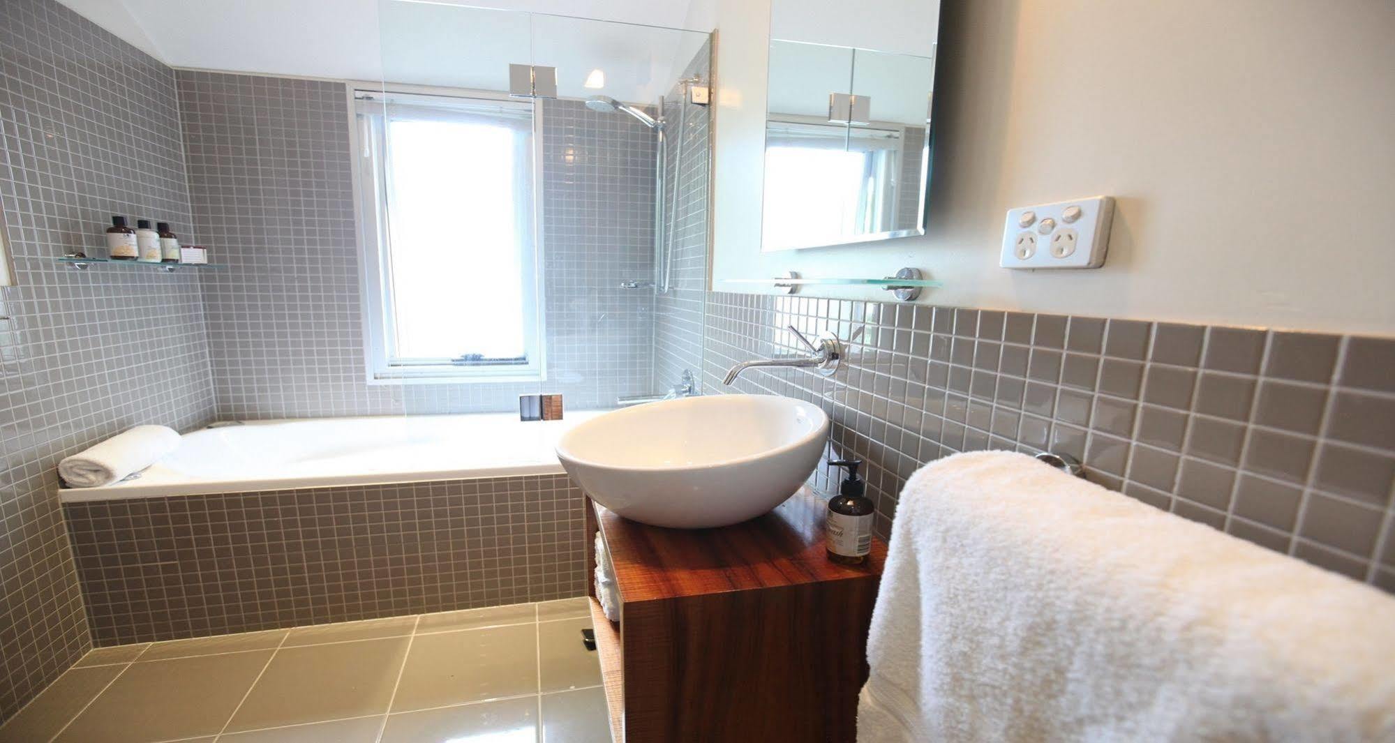 TWOFOURTWO Boutique Apartments Launceston Extérieur photo